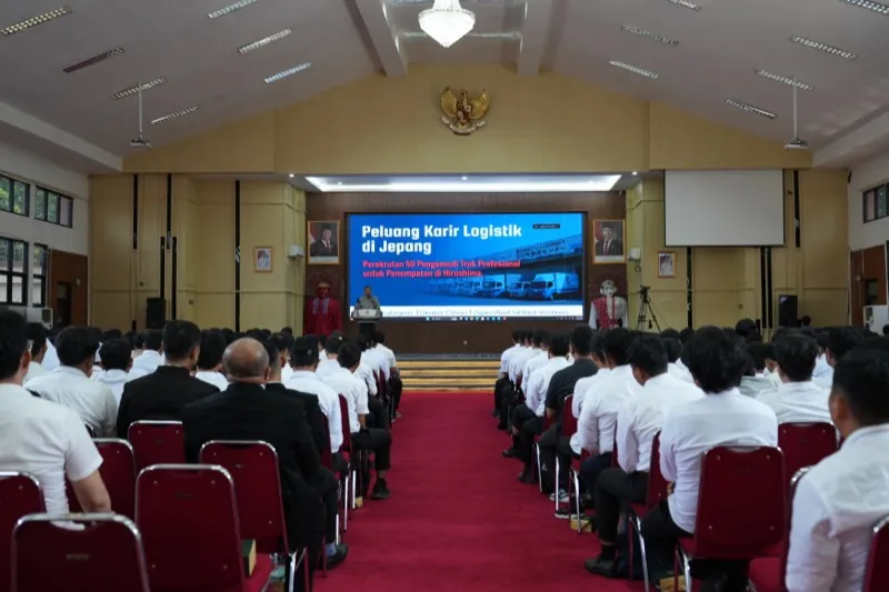 Sosialisasi peluang karier logistik di Jepang untuk pengemudi truk profesional